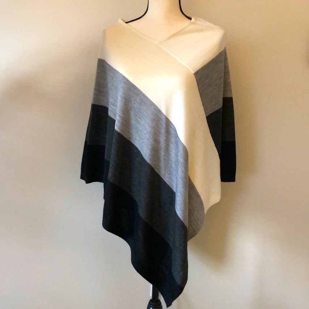 Ellen Tracy Poncho